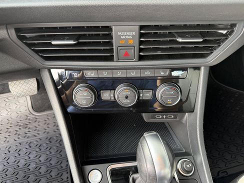 Used 2021 Volkswagen Jetta R-Line FWD image 22