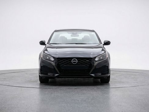 Used 2025 Nissan Altima 2.5 SV FWD image 2