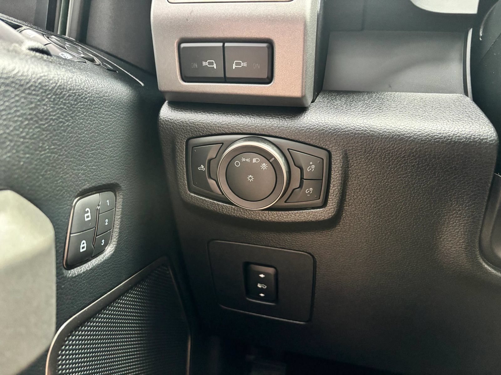 Used 2018 Ford F150 Raptor w/ Equipment Group 802A Luxury AWD/4WD image 39