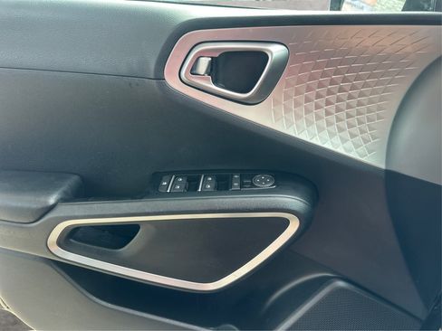 Used 2020 Kia Soul LX FWD image 29