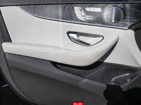 Used 2022 Mercedes-Benz E 350 Sedan image 18