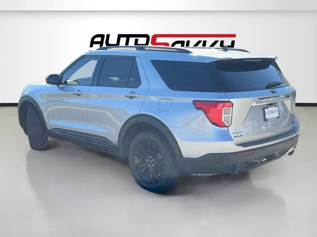 Used 2023 Ford Explorer XLT w/ Equipment Group 202A AWD/4WD image 5