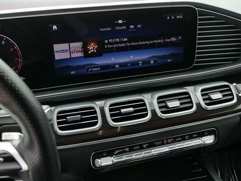 Used 2025 Mercedes-Benz GLS 450 4MATIC image 18