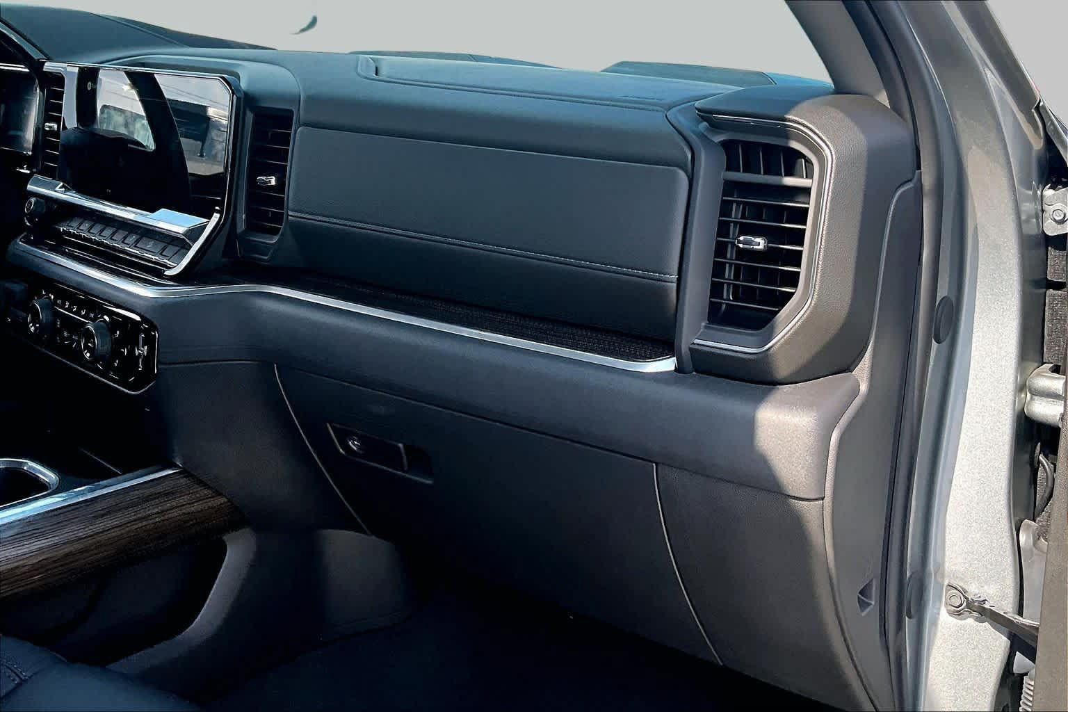 Used 2026 Chevrolet Silverado 1500 LT Trail Boss w/ Convenience Package II AWD/4WD image 17