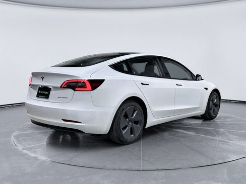 Used 2022 Tesla Model 3 Long Range AWD/4WD image 3