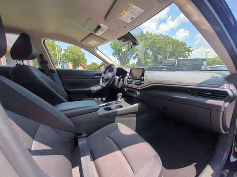 Used 2025 Nissan Altima 2.5 SV FWD image 31