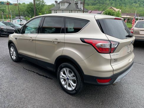 Used 2017 Ford Escape SE AWD/4WD image 3