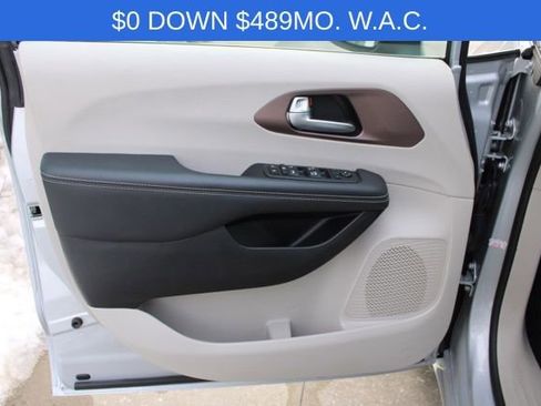 Used 2024 Chrysler Voyager LX image 17