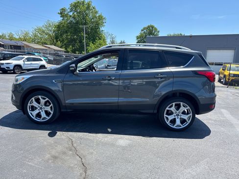 Used 2019 Ford Escape Titanium FWD image 3