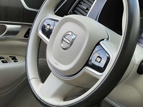 Used 2020 Volvo XC90 T6 Momentum AWD/4WD image 30