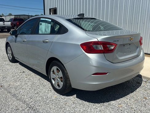 Used 2017 Chevrolet Cruze LS FWD image 3
