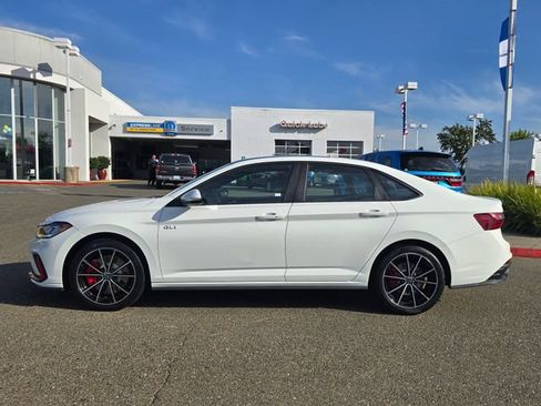Used 2025 Volkswagen Jetta GLI Autobahn FWD image 8