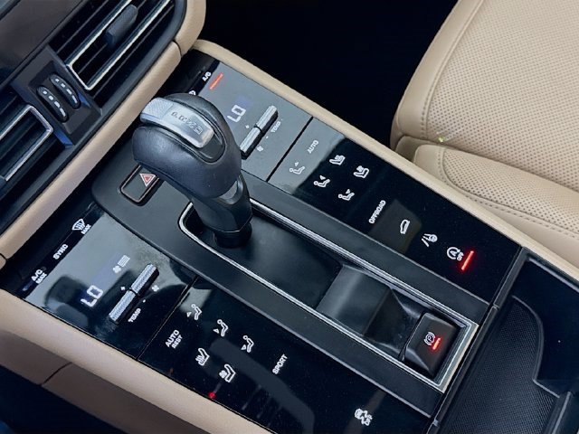 Used 2023 Porsche Macan AWD/4WD image 19