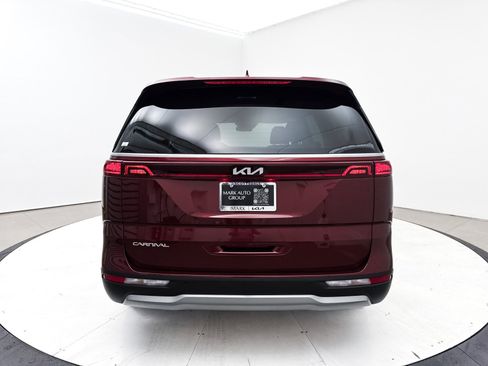Used 2024 Kia Carnival LX image 17