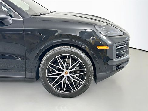 Certified 2025 Porsche Cayenne AWD/4WD image 14