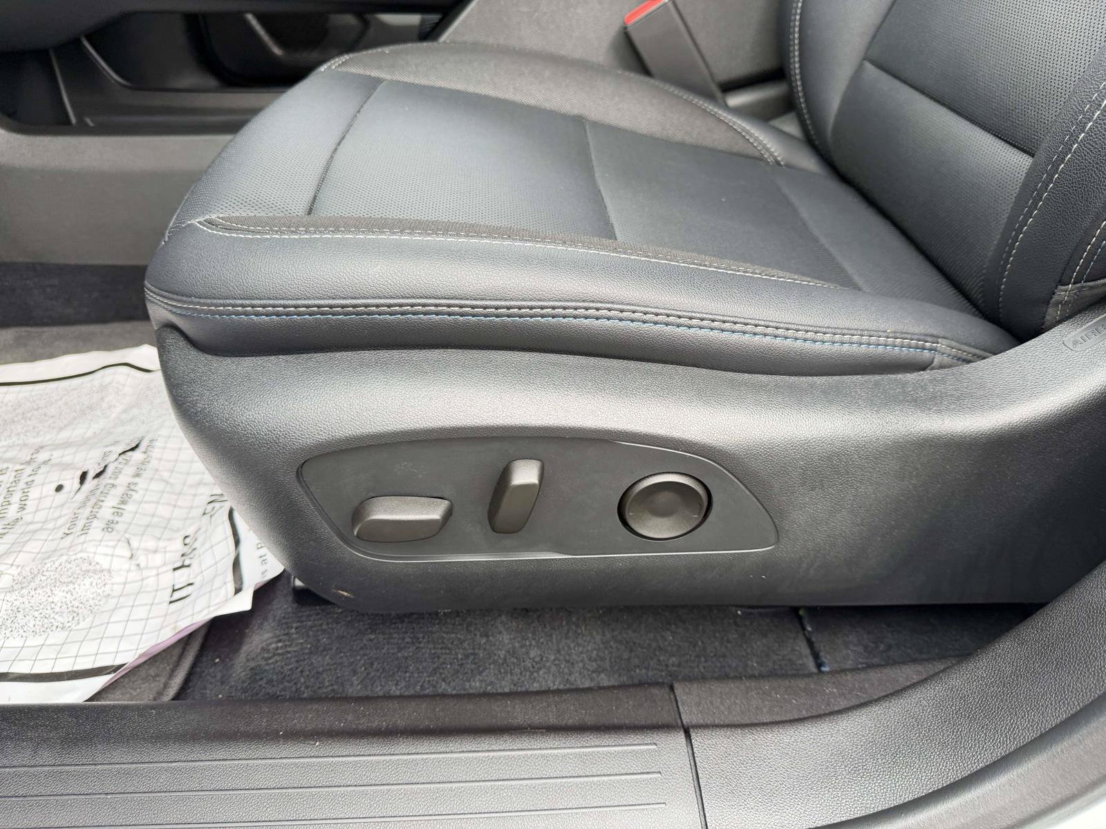 Used 2025 Chevrolet Equinox EV LT w/ Convenience Package FWD image 15
