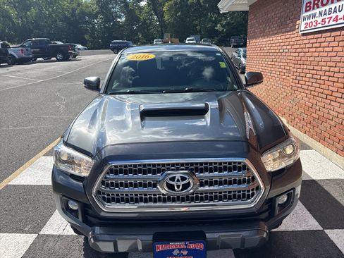 Used 2016 Toyota Tacoma TRD Sport w/ Towing Package AWD/4WD image 7