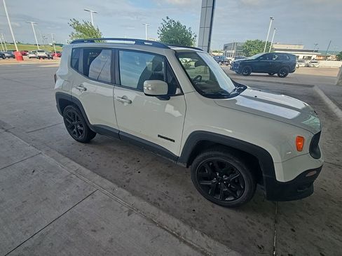 Used 2017 Jeep Renegade Altitude image 22