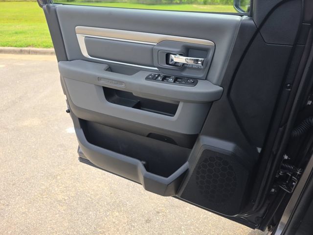 Used 2016 RAM 1500 Classic SLT RWD image 27