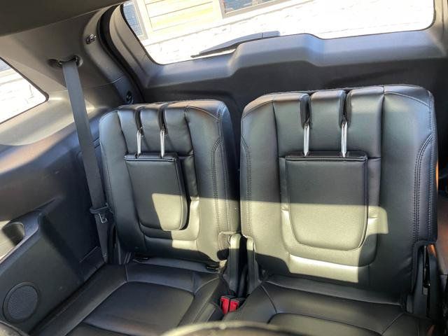 Used 2017 Ford Explorer XLT w/ Equipment Group 202A AWD/4WD image 24