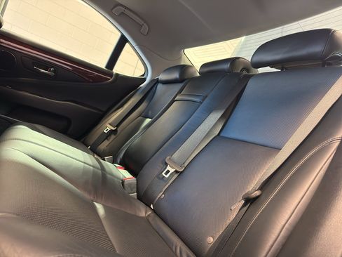 Used 2011 Lexus LS 460 AWD w/ Comfort Pkg image 32