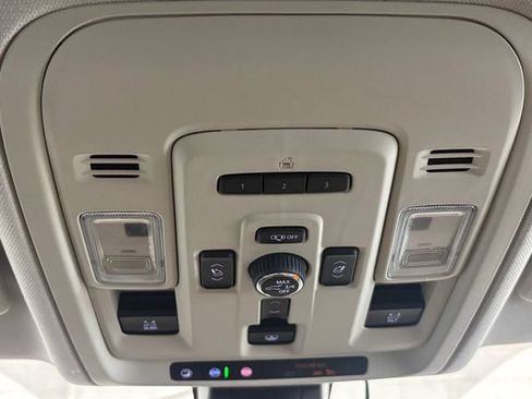 Used 2022 GMC Yukon XL Denali AWD/4WD image 34
