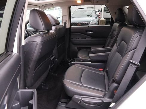 Certified 2024 Nissan Pathfinder SL w/ SL Premium Package AWD/4WD image 10