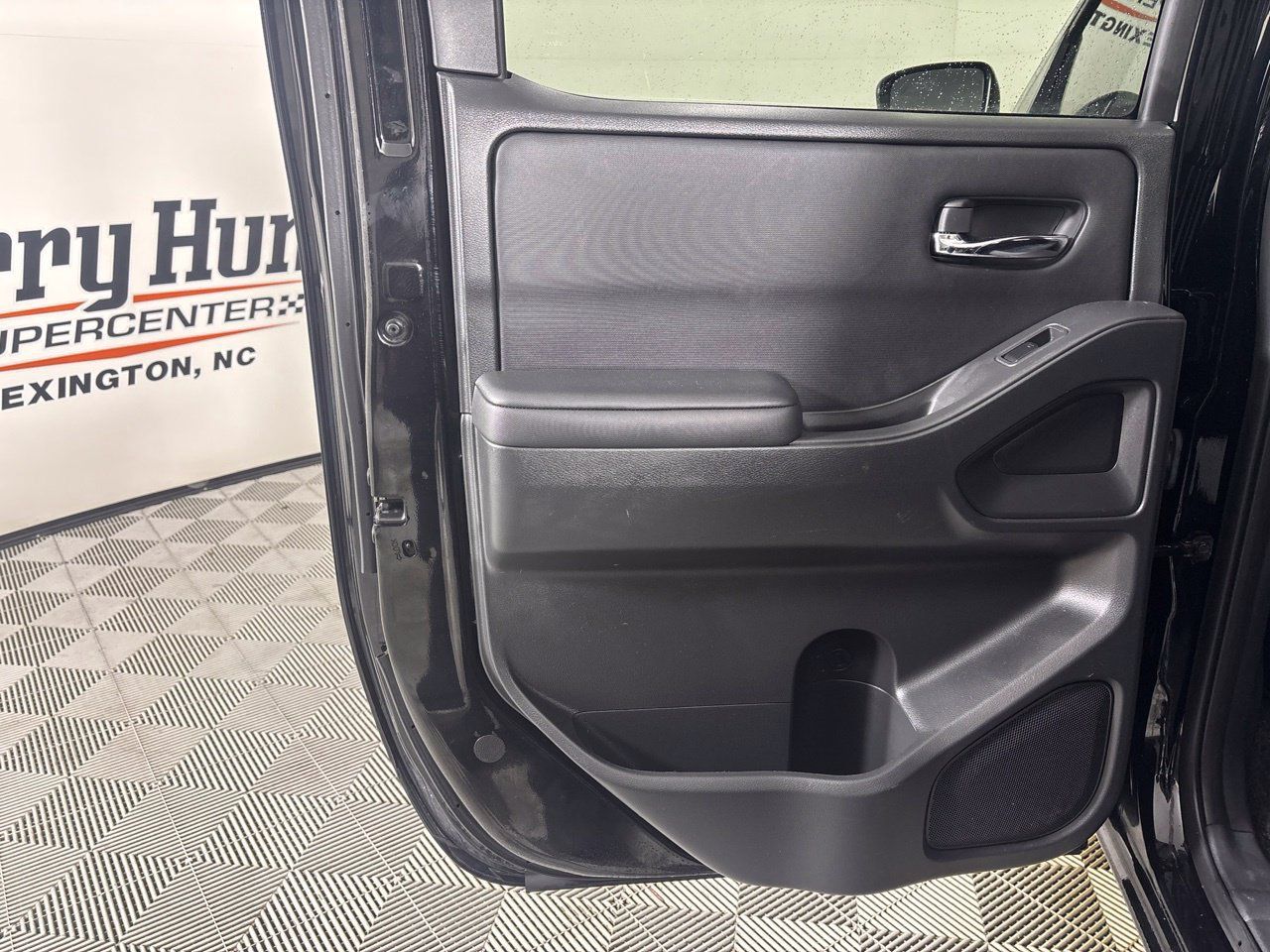 Used 2024 Nissan Frontier SV w/ Technology Package RWD image 21