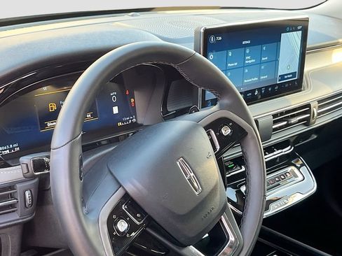 Used 2025 Lincoln Corsair AWD w/ Equipment Group 101A image 9