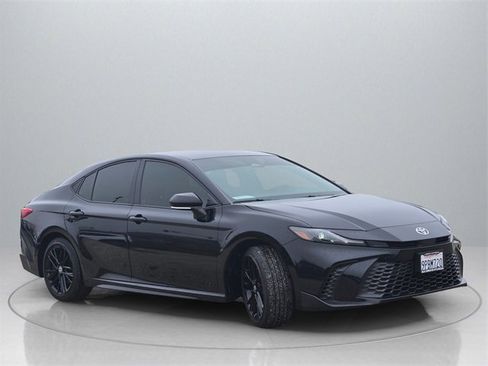 Used 2025 Toyota Camry SE image 10