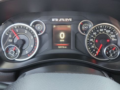 Used 2024 RAM 3500 Tradesman w/ Chrome Appearance Group AWD/4WD image 19