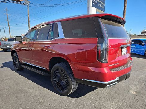 Used 2025 Cadillac Escalade Luxury image 4