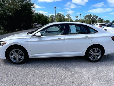 Certified 2023 Volkswagen Jetta SE w/ Panoramic Sunroof Package image 8