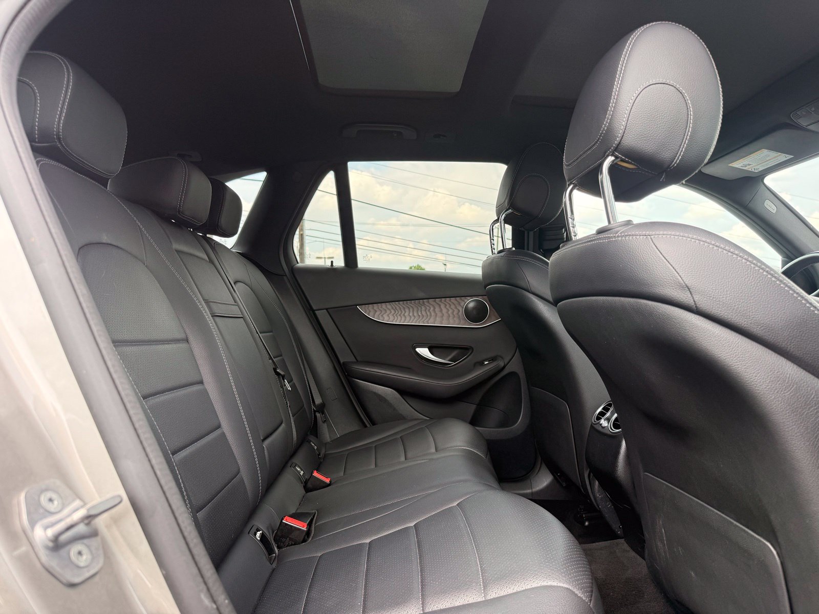 Used 2019 Mercedes-Benz GLC 300 4MATIC w/ Premium Package image 29