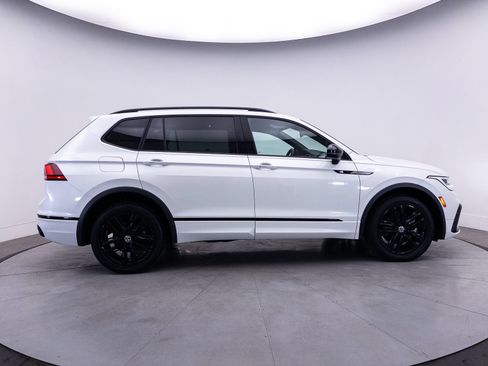 Used 2022 Volkswagen Tiguan SE R-Line FWD image 44
