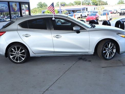 Used 2018 MAZDA MAZDA3 Touring FWD image 4