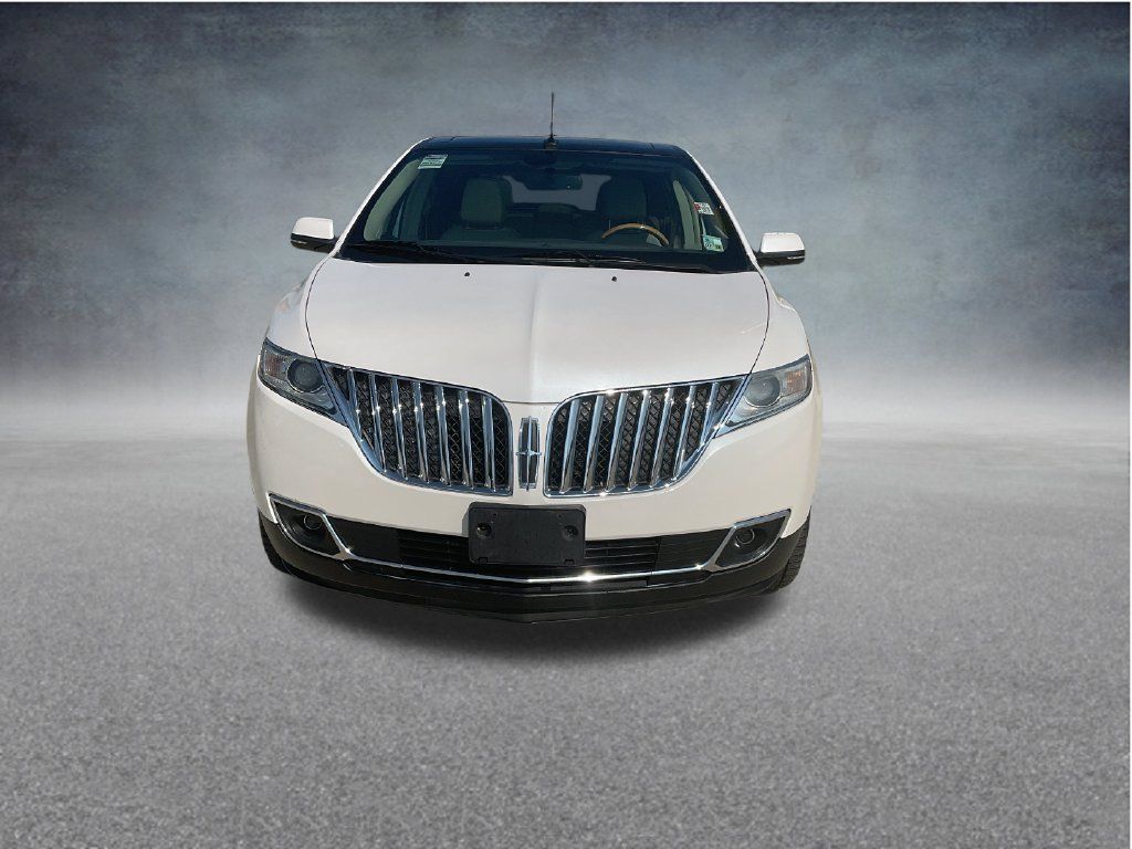 Used 2014 Lincoln MKX FWD w/ Equipment Group 102A image 2