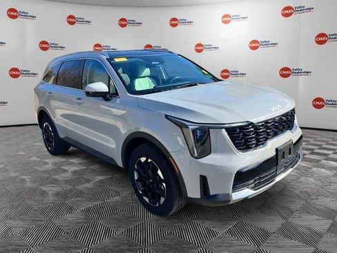 Used 2024 Kia Sorento S w/ Panoramic Sunroof Package image 1