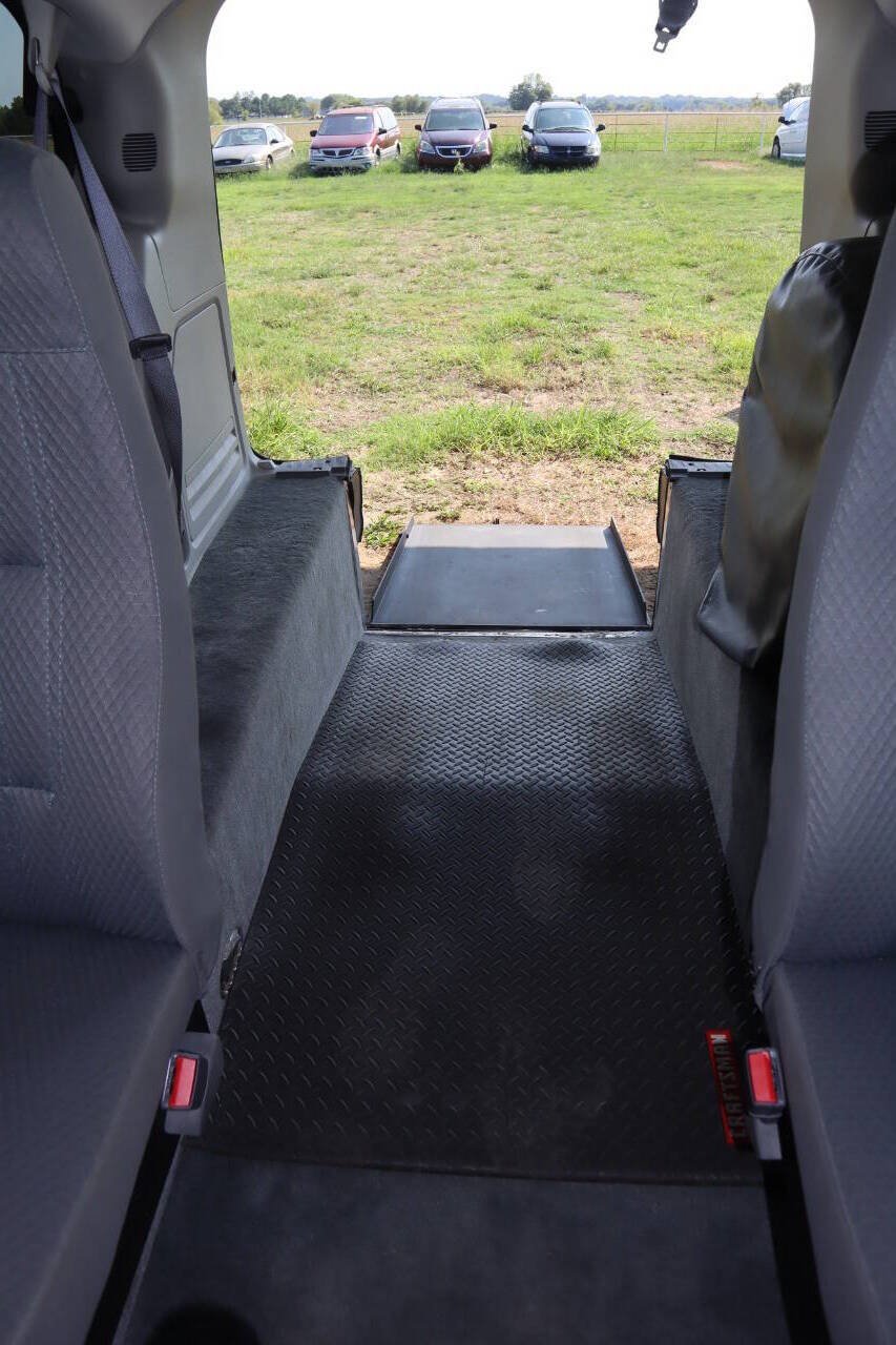Used 2010 Dodge Grand Caravan SE FWD image 24