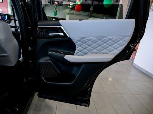 Used 2024 Mitsubishi Outlander SEL Black Edition image 27