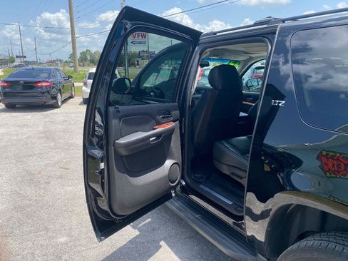Used 2013 Chevrolet Suburban LTZ RWD image 15