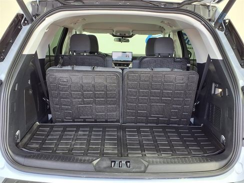 Used 2025 Ford Explorer Active image 8