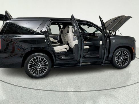 Certified 2025 Cadillac Escalade Sport Platinum w/ LPO, Floor Liner Package AWD/4WD image 13