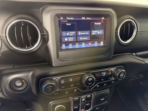Used 2018 Jeep Wrangler Unlimited Sahara w/ Cold Weather Group AWD/4WD image 14