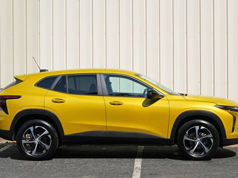 Used 2025 Chevrolet Trax RS w/ Driver Confidence Package FWD image 48