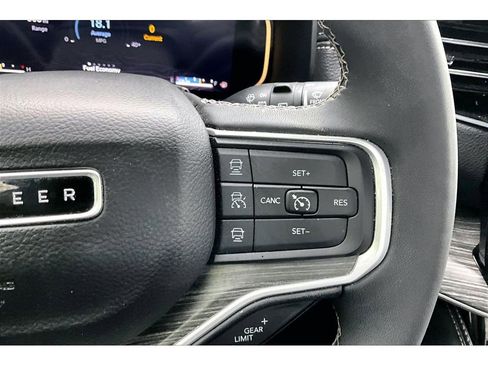 Certified 2024 Jeep Wagoneer Series II w/ Flexible Seating Group AWD/4WD image 26