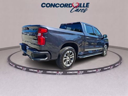 Used 2022 Chevrolet Silverado 1500 High Country w/ Z71 Off-Road Package AWD/4WD image 6