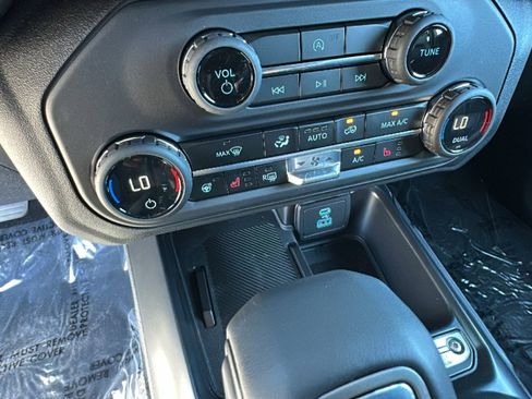 New 2025 Ford Bronco Outer Banks image 14