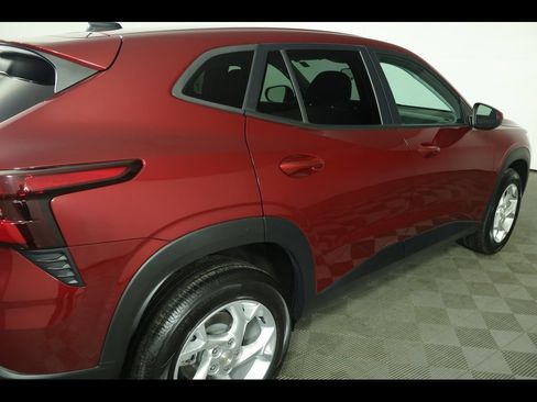Used 2024 Chevrolet Trax LS w/ LS Convenience Package image 16