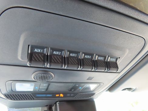 Used 2022 Ford Bronco Wildtrak image 39